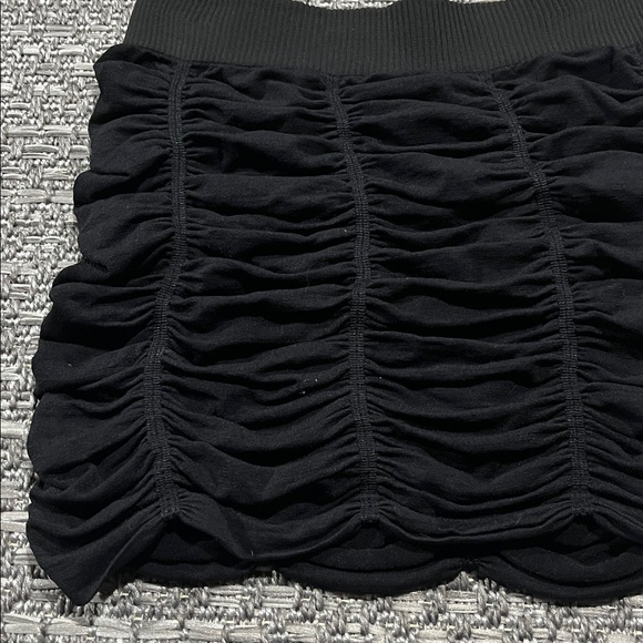 Black Ruched Mini Skirt - Picture 3 of 4